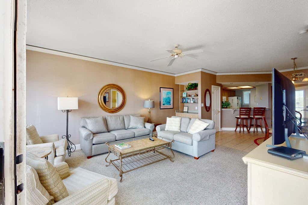 Island getaway by the ocean with balcony view & shared pool and beach access
