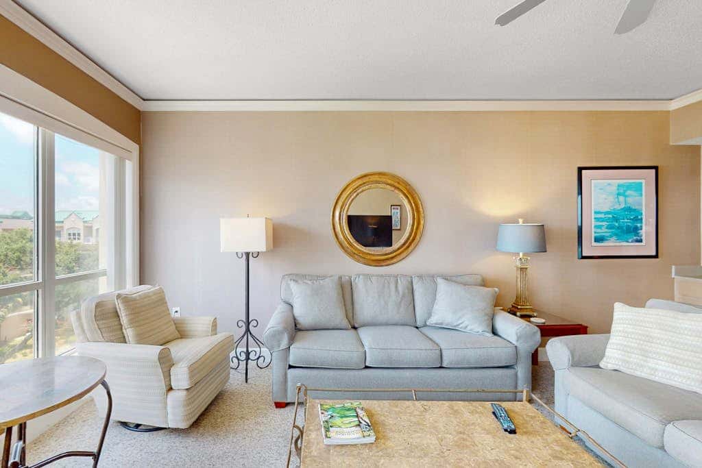 Island getaway by the ocean with balcony view & shared pool and beach access