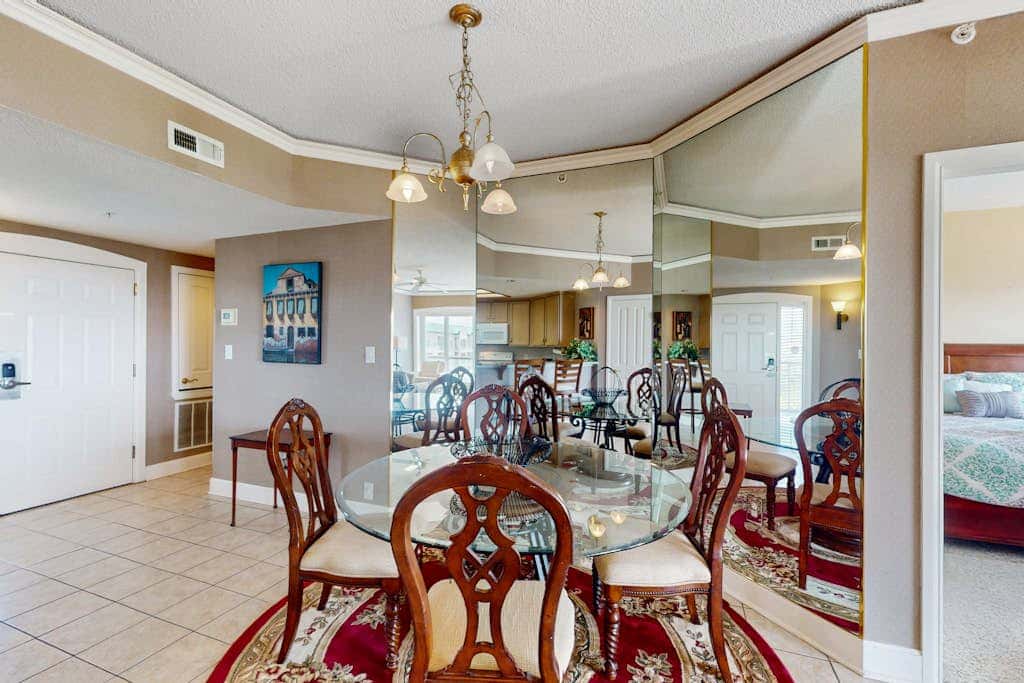Island getaway by the ocean with balcony view & shared pool and beach access