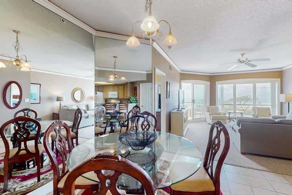 Island getaway by the ocean with balcony view & shared pool and beach access