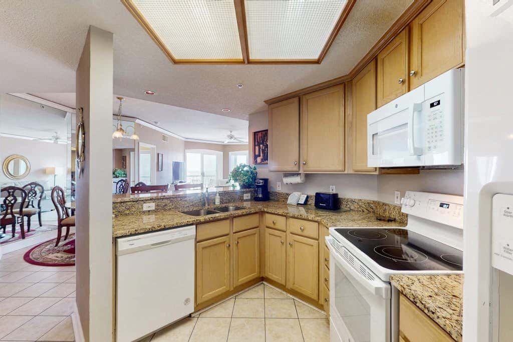 Island getaway by the ocean with balcony view & shared pool and beach access