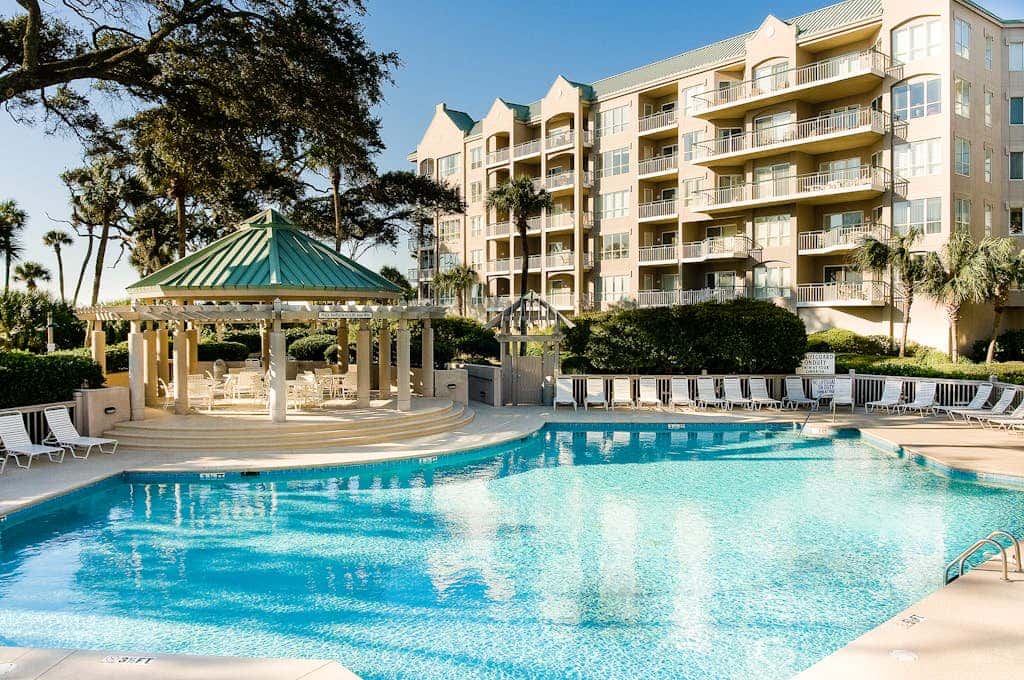 Island getaway by the ocean with balcony view & shared pool and beach access