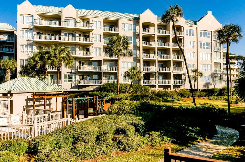 Island getaway by the ocean with balcony view & shared pool and beach access