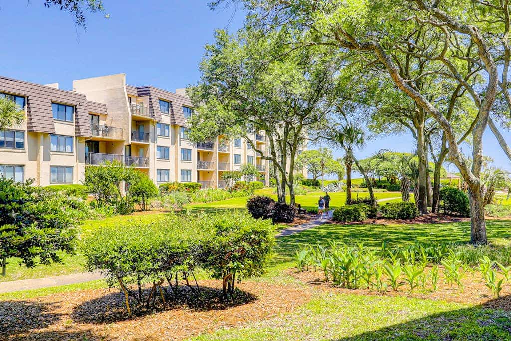 Island oasis with balcony, beach access, pool, hot tub
