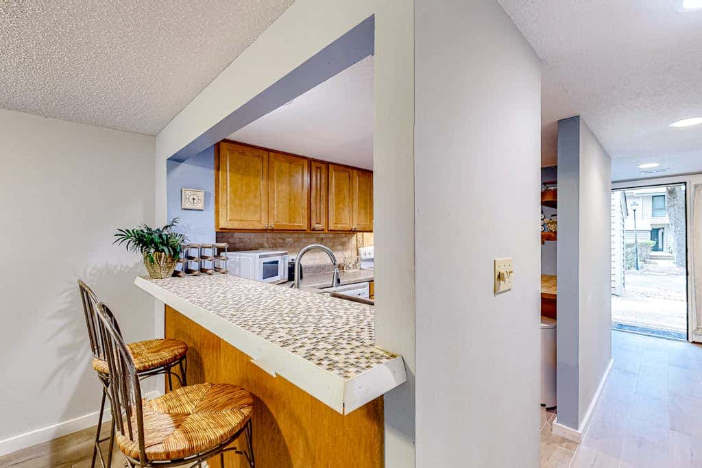 Lovely Condo with Shared Pool & Tennis Dogs Welcome