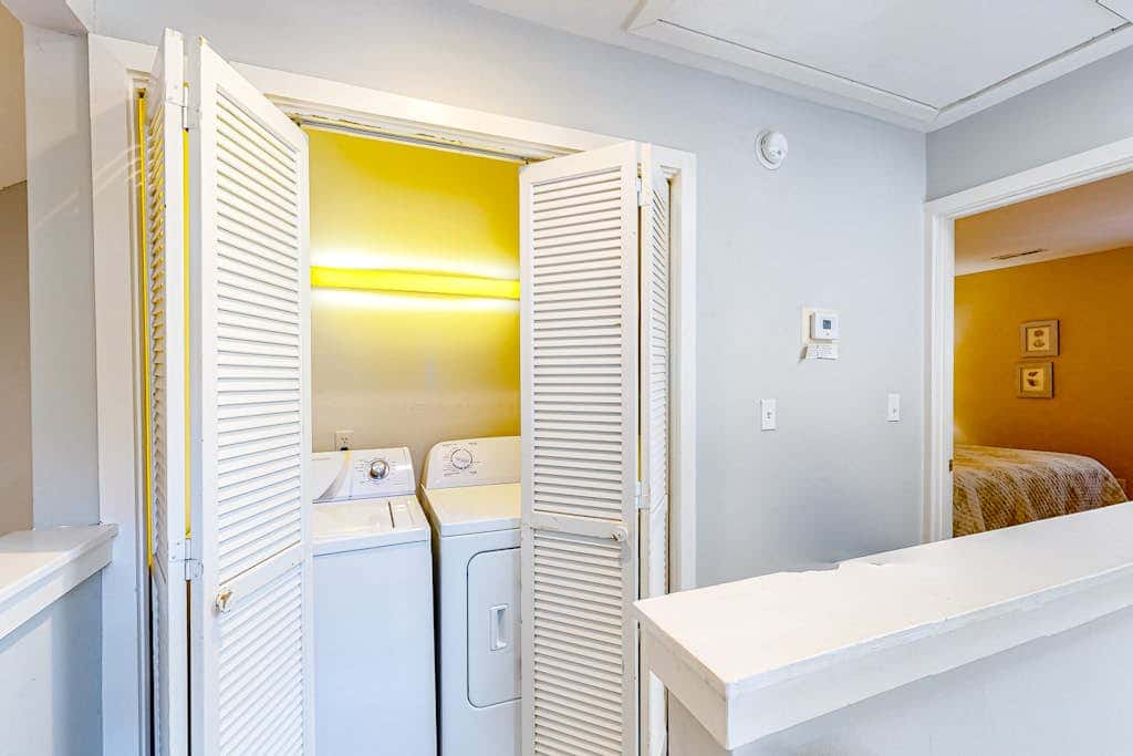 Lovely Condo with Shared Pool & Tennis Dogs Welcome