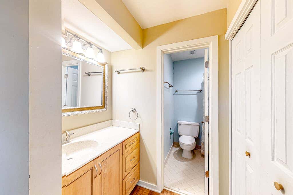 Lovely Condo with Shared Pool & Tennis Dogs Welcome