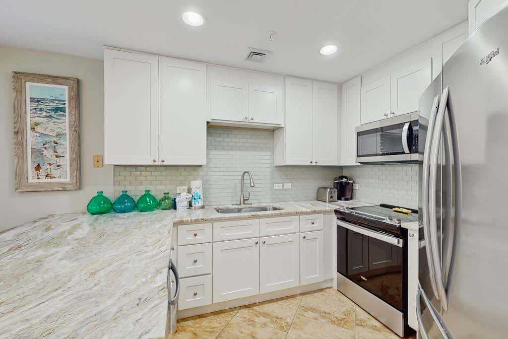 Oceanfront condo with pools, hot tubs, WiFi, washer, dryer, & central AC