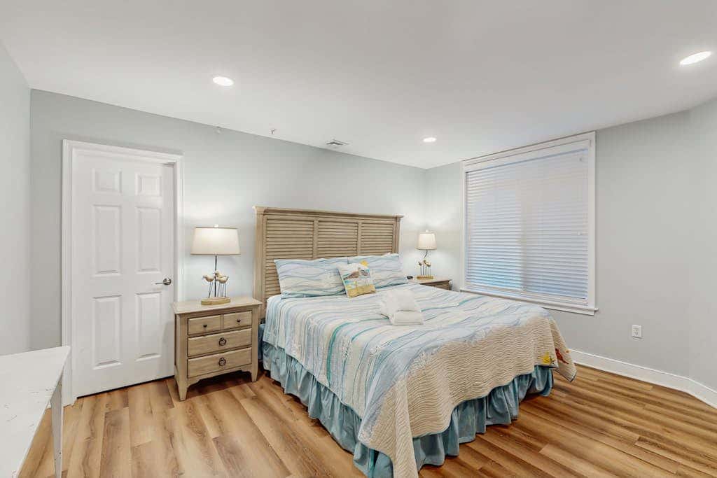 Oceanfront condo with pools, hot tubs, WiFi, washer, dryer, & central AC