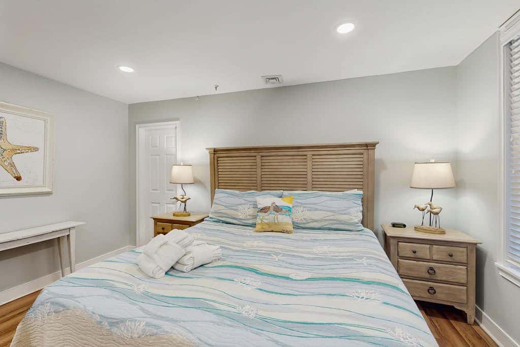 Oceanfront condo with pools, hot tubs, WiFi, washer, dryer, & central AC