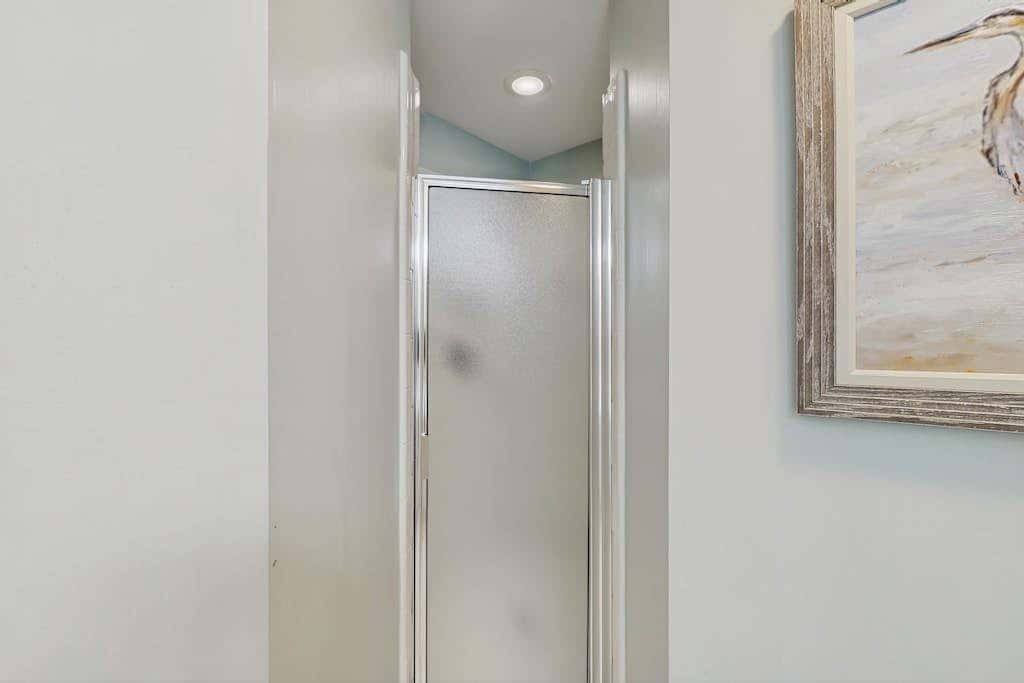 Oceanfront condo with pools, hot tubs, WiFi, washer, dryer, & central AC