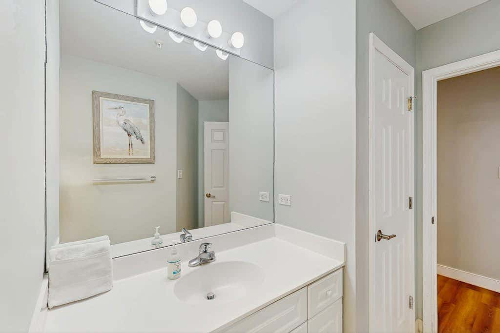 Oceanfront condo with pools, hot tubs, WiFi, washer, dryer, & central AC