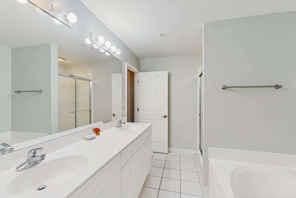 Oceanfront condo with pools, hot tubs, WiFi, washer, dryer, & central AC