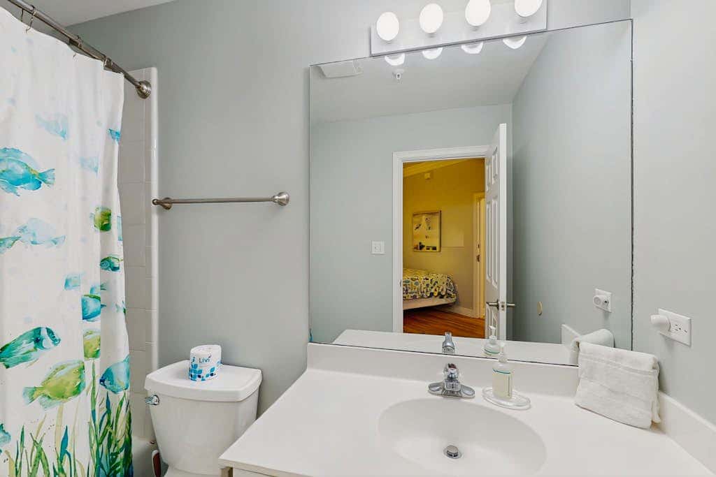 Oceanfront condo with pools, hot tubs, WiFi, washer, dryer, & central AC