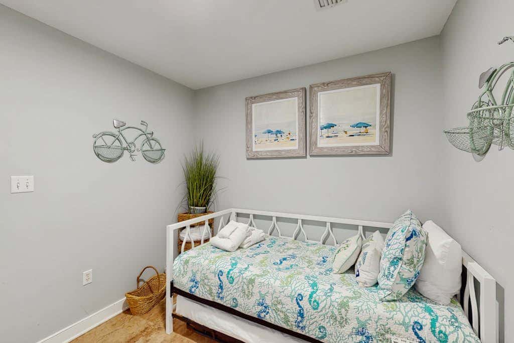 Oceanfront condo with pools, hot tubs, WiFi, washer, dryer, & central AC