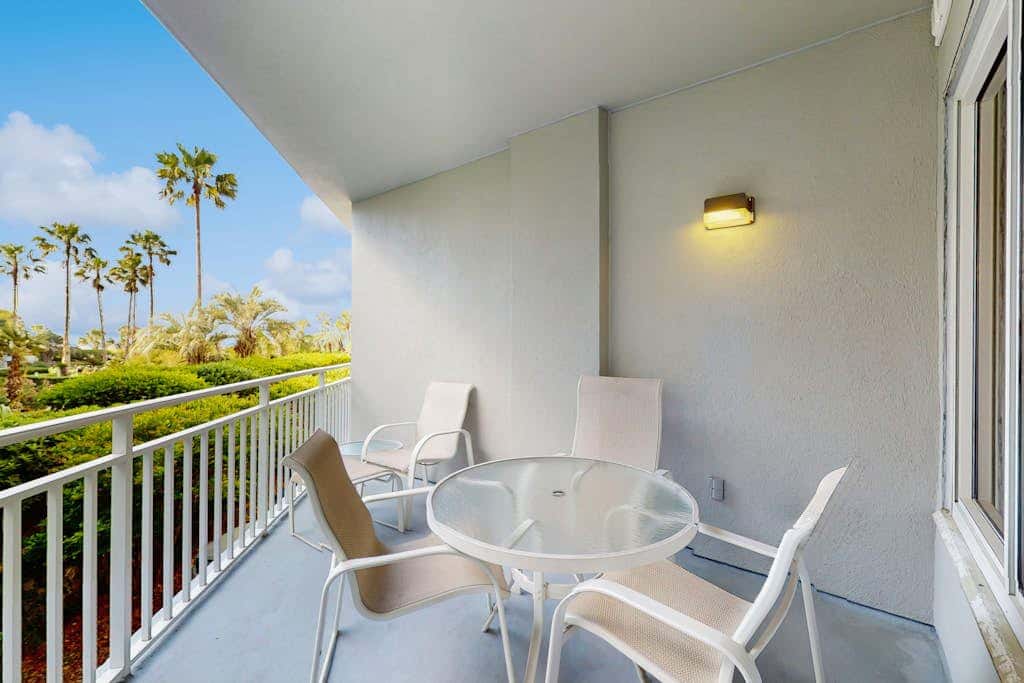Oceanfront condo with pools, hot tubs, WiFi, washer, dryer, & central AC
