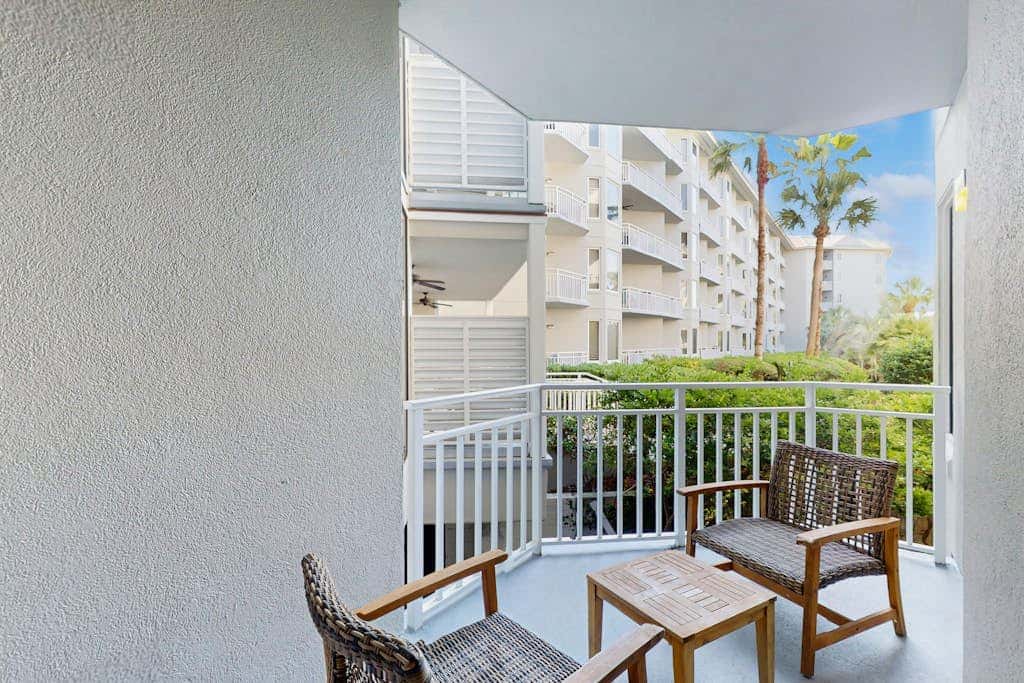 Oceanfront condo with pools, hot tubs, WiFi, washer, dryer, & central AC