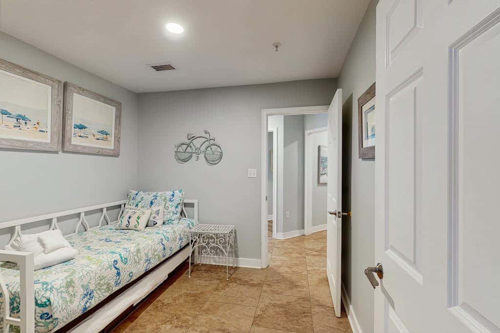 Oceanfront condo with pools, hot tubs, WiFi, washer, dryer, & central AC
