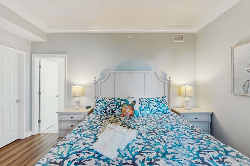 Oceanfront condo with pools, hot tubs, WiFi, washer, dryer, & central AC