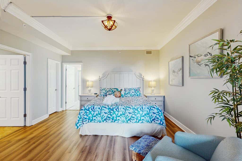Oceanfront condo with pools, hot tubs, WiFi, washer, dryer, & central AC
