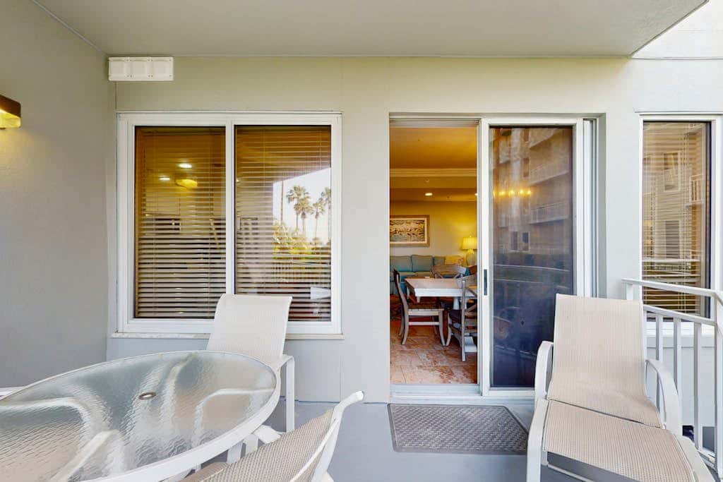Oceanfront condo with pools, hot tubs, WiFi, washer, dryer, & central AC