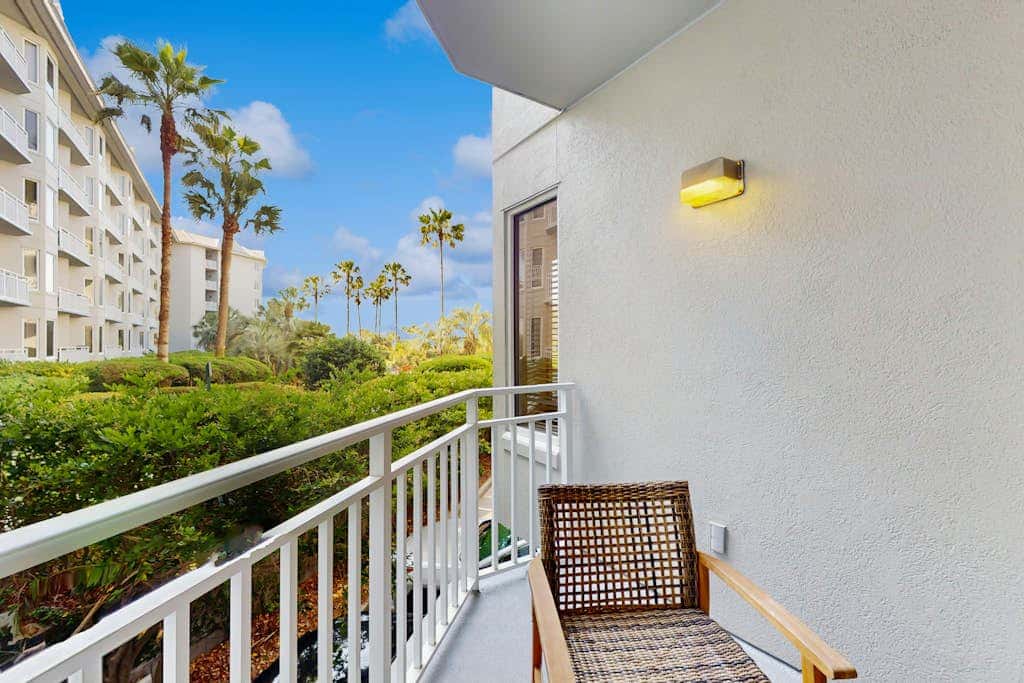 Oceanfront condo with pools, hot tubs, WiFi, washer, dryer, & central AC