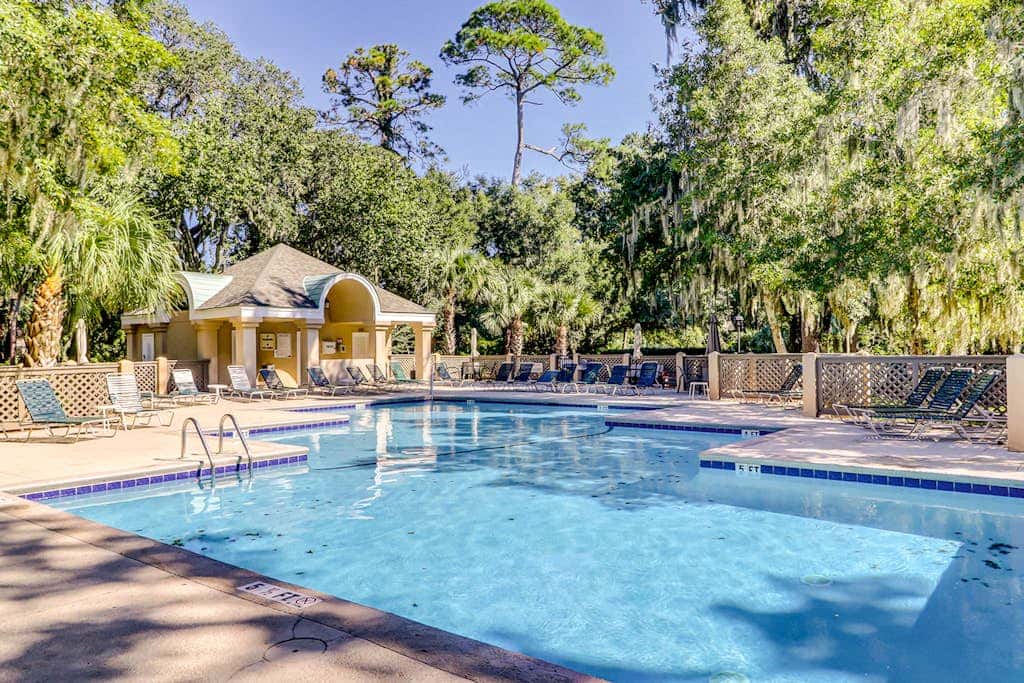 Second Floor Condo with Free WiFi, Shared Pool, Hot Tub, Balcony, Golf Course View