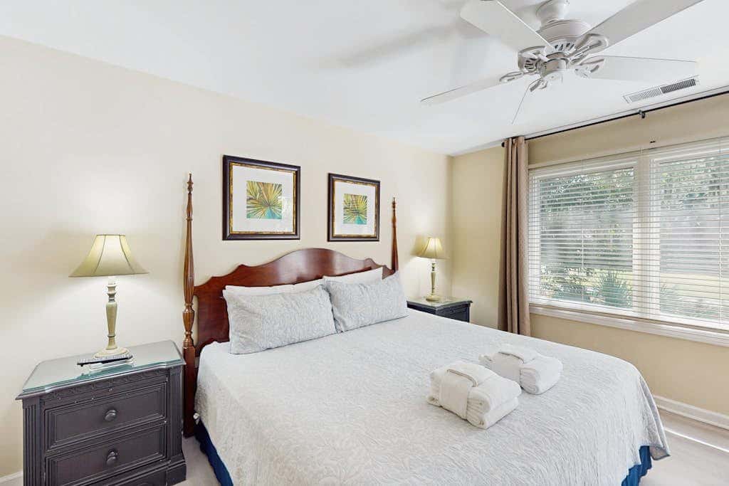 Second Floor Condo with Free WiFi, Shared Pool, Hot Tub, Balcony, Golf Course View