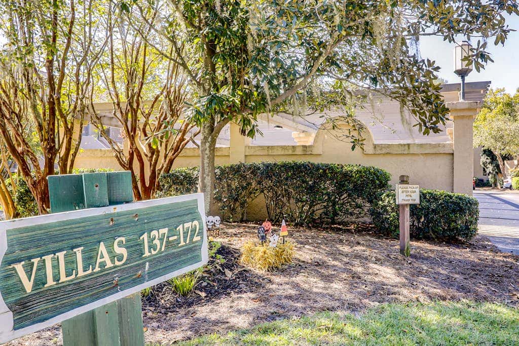 Second Floor Condo with Free WiFi, Shared Pool, Hot Tub, Balcony, Golf Course View