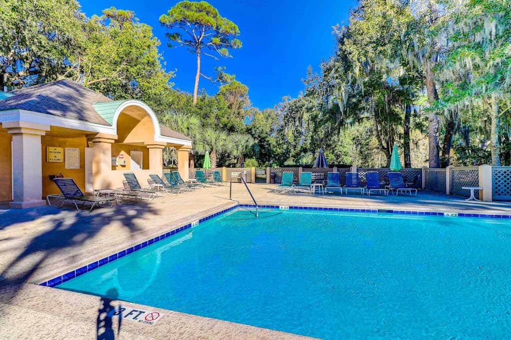 Second Floor Condo with Free WiFi, Shared Pool, Hot Tub, Balcony, Golf Course View