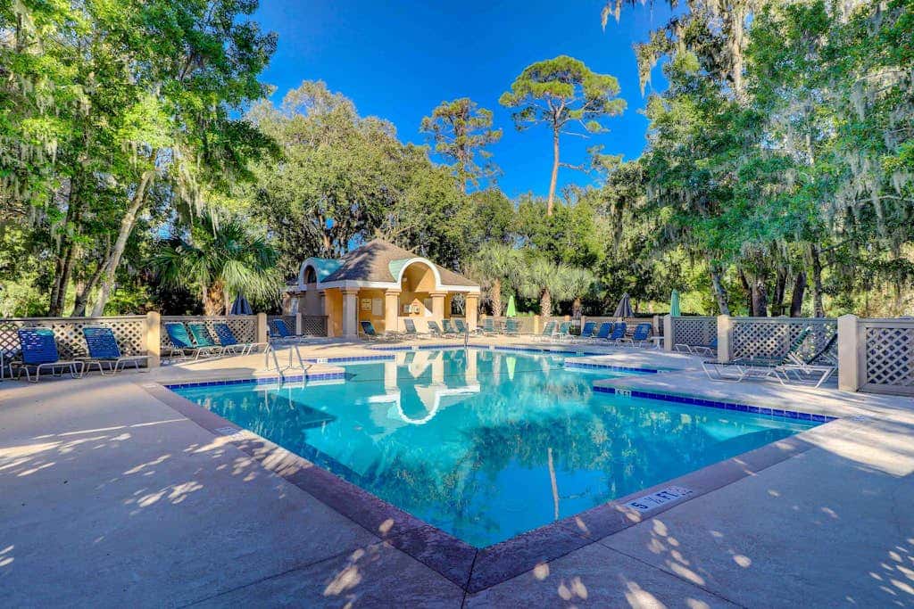 Second Floor Condo with Free WiFi, Shared Pool, Hot Tub, Balcony, Golf Course View