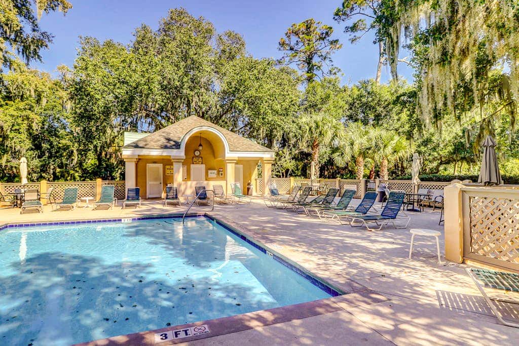 Second Floor Condo with Free WiFi, Shared Pool, Hot Tub, Balcony, Golf Course View