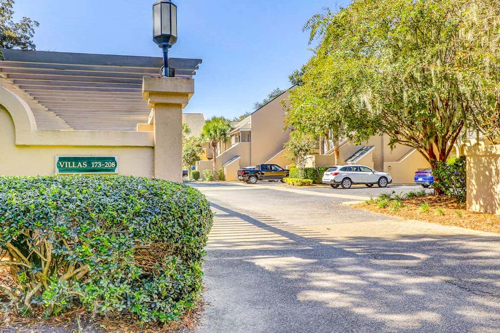 Second Floor Condo with Free WiFi, Shared Pool, Hot Tub, Balcony, Golf Course View