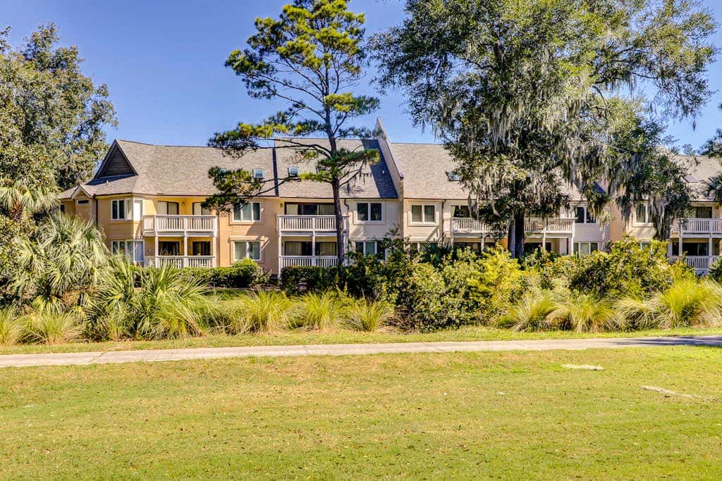 Second Floor Condo with Free WiFi, Shared Pool, Hot Tub, Balcony, Golf Course View
