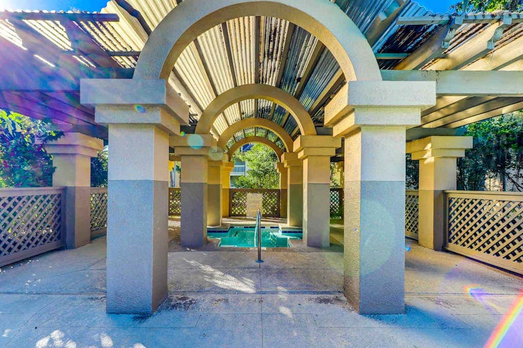 Second Floor Condo with Free WiFi, Shared Pool, Hot Tub, Balcony, Golf Course View