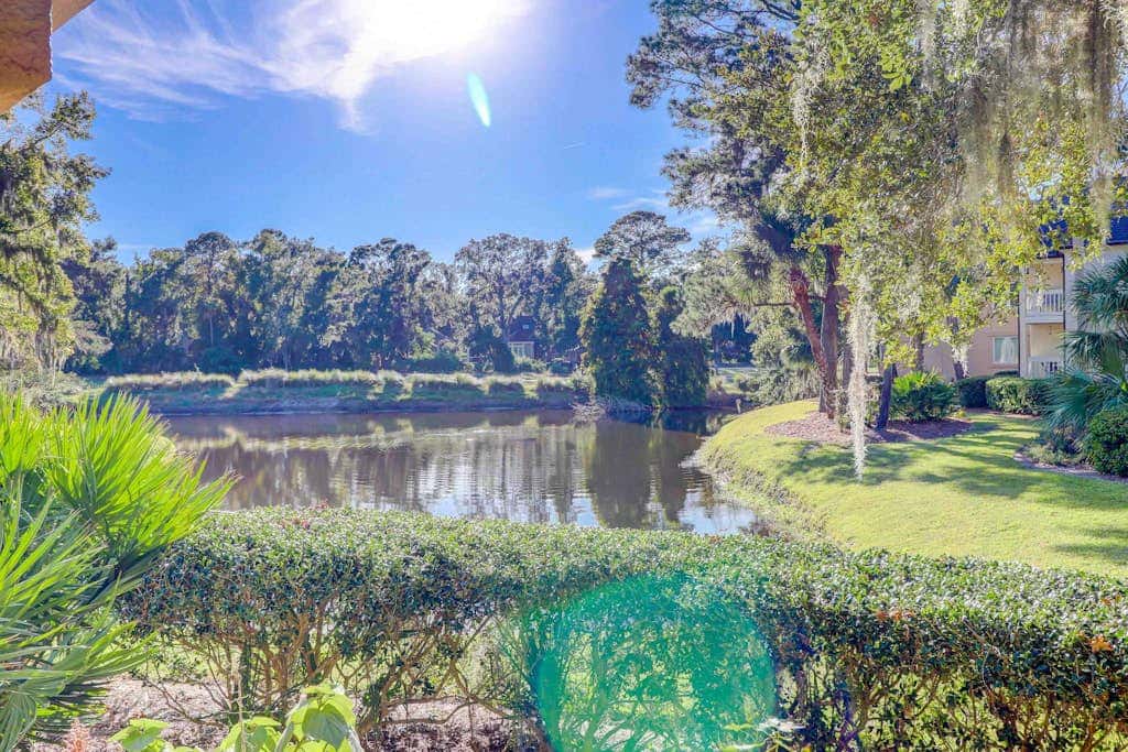 Second Floor Condo with Free WiFi, Shared Pool, Hot Tub, Balcony, Golf Course View