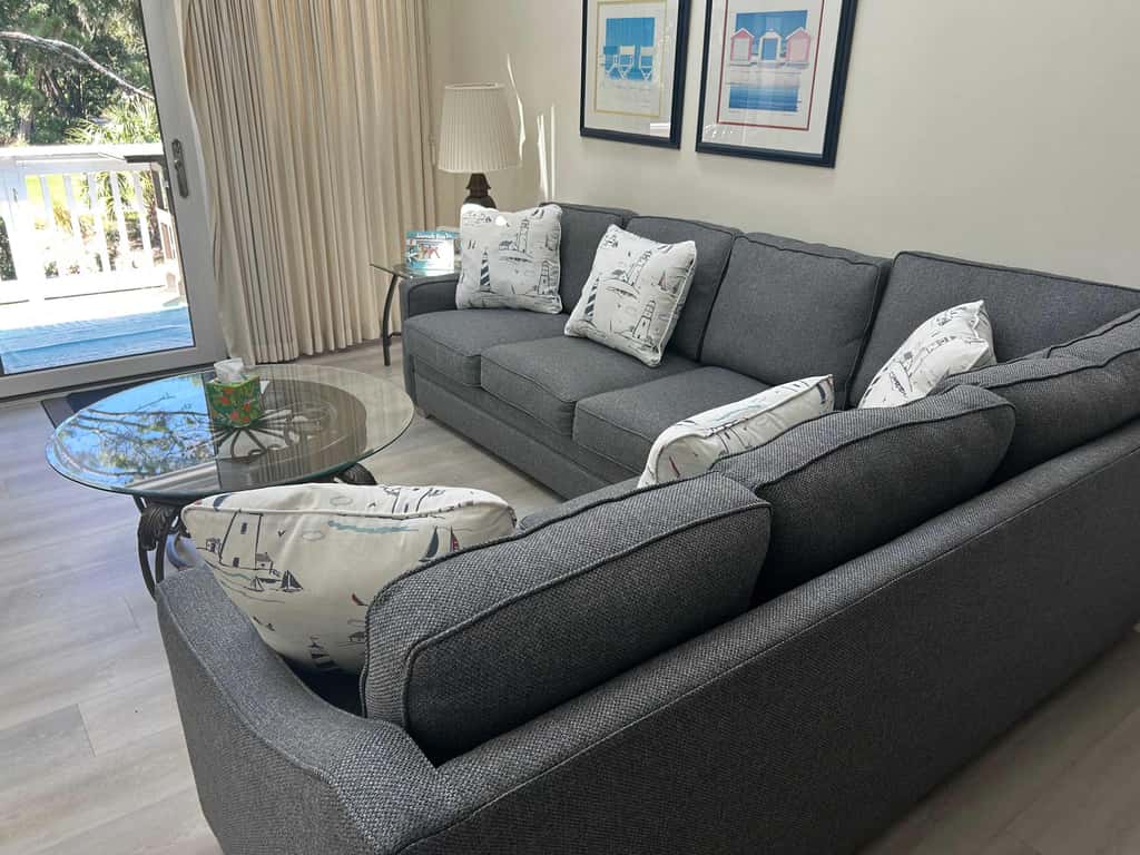 Second Floor Condo with Free WiFi, Shared Pool, Hot Tub, Balcony, Golf Course View