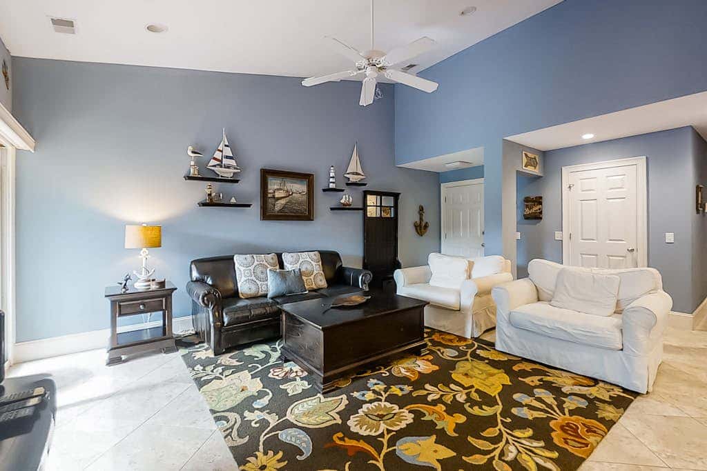 Nautical condo with a balcony, & AC - close to pickleball and tennis courts