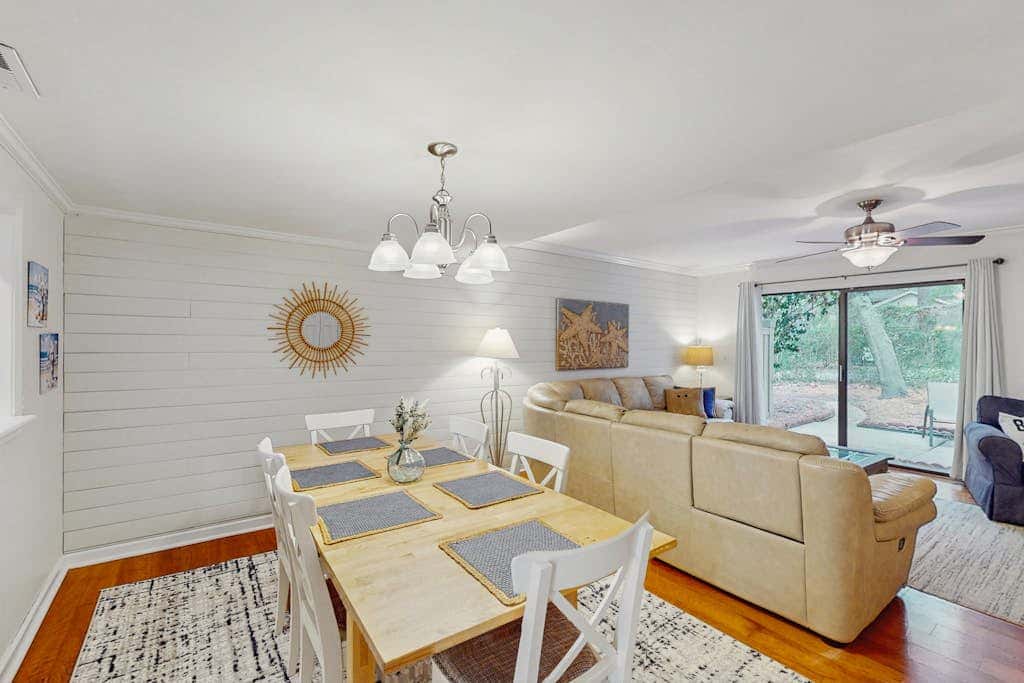 Dog Friendly Condo with Fast WiFi, a Patio, & Shared Pool Walk to the Beach
