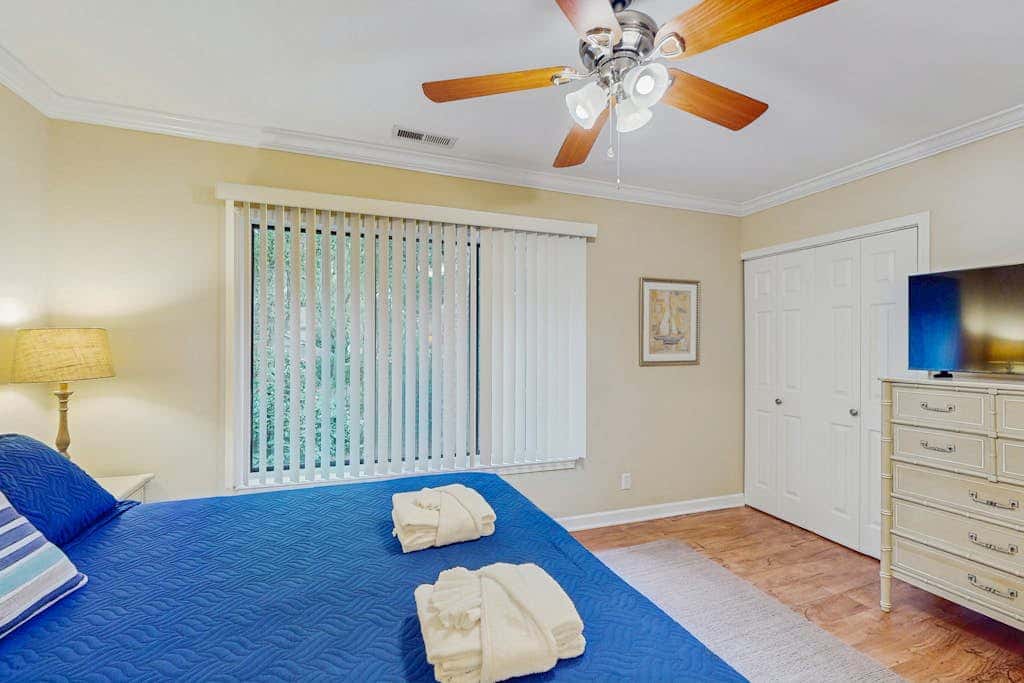 Dog Friendly Condo with Fast WiFi, a Patio, & Shared Pool Walk to the Beach
