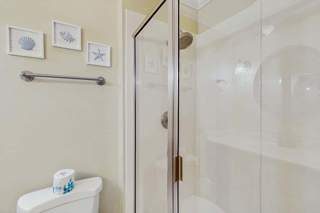 Dog Friendly Condo with Fast WiFi, a Patio, & Shared Pool Walk to the Beach