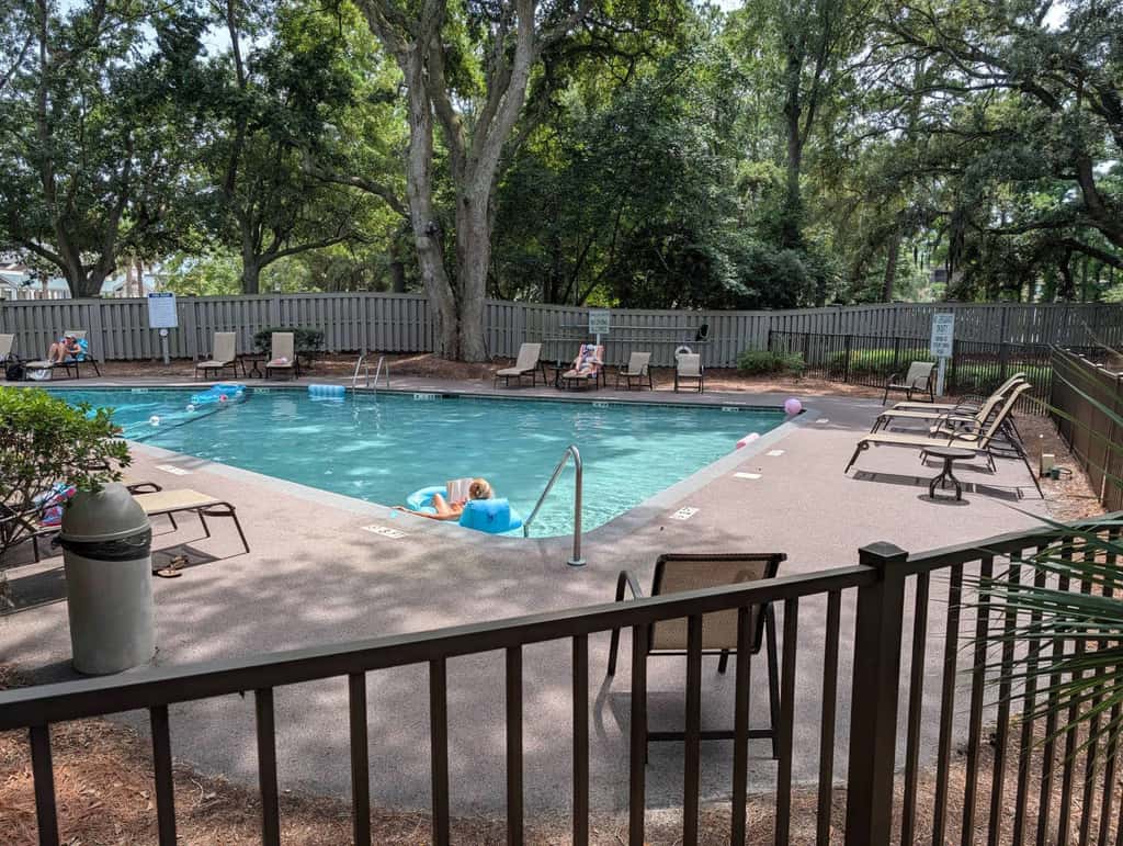 Dog Friendly Condo with Fast WiFi, a Patio, & Shared Pool Walk to the Beach