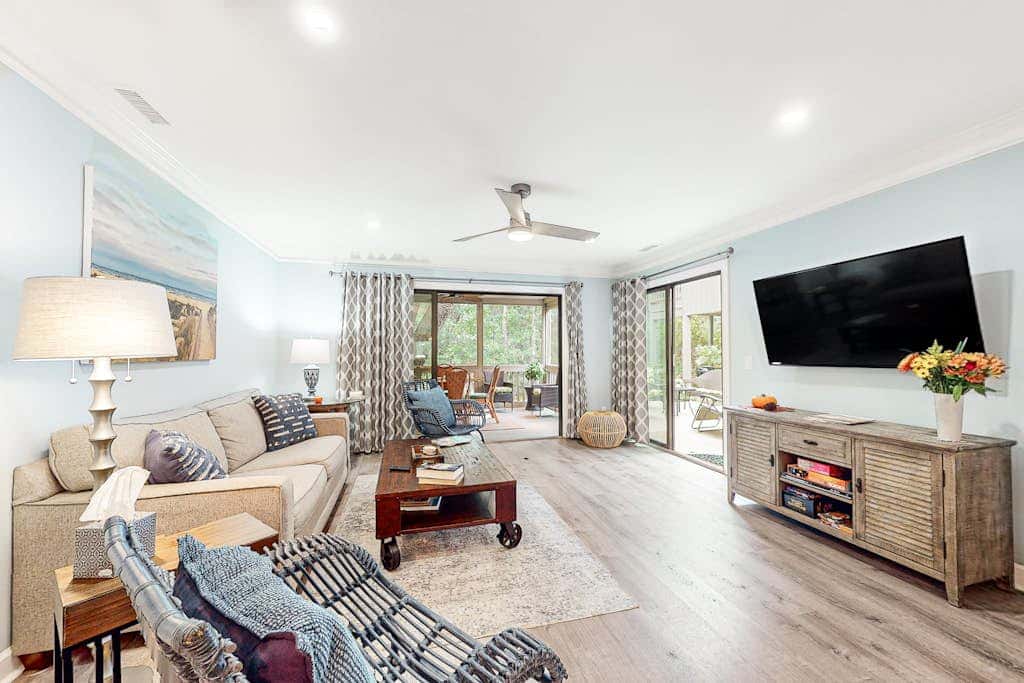 Bright & Beachy Dog Friendly Villa with Shared Pool