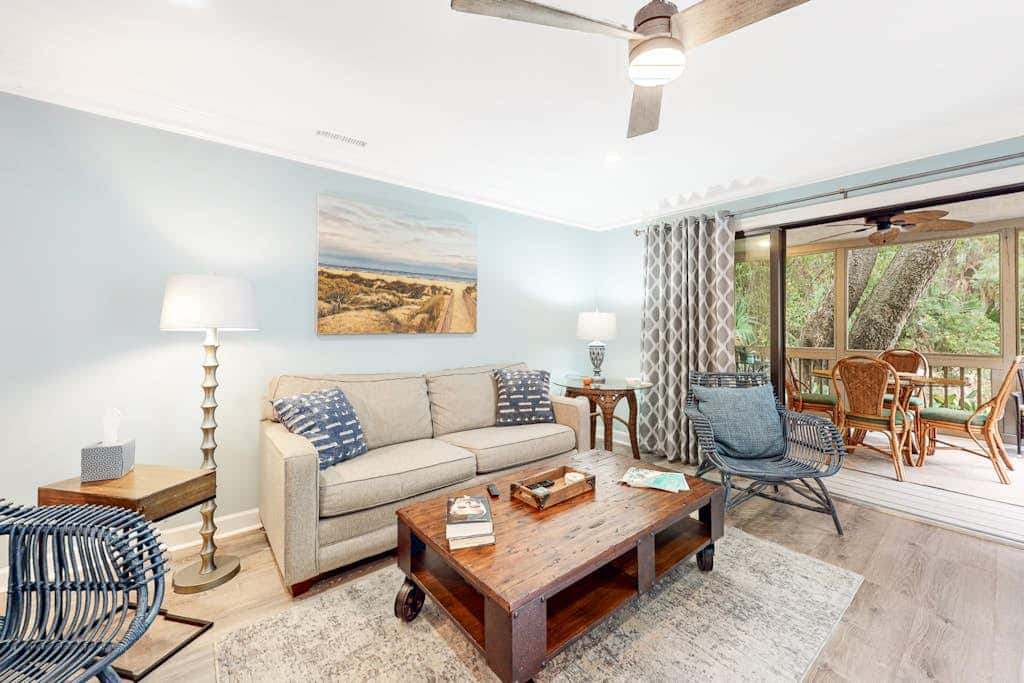 Bright & Beachy Dog Friendly Villa with Shared Pool