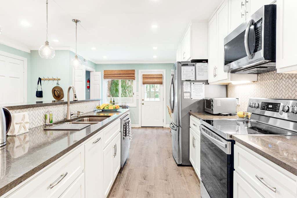 Bright & Beachy Dog Friendly Villa with Shared Pool