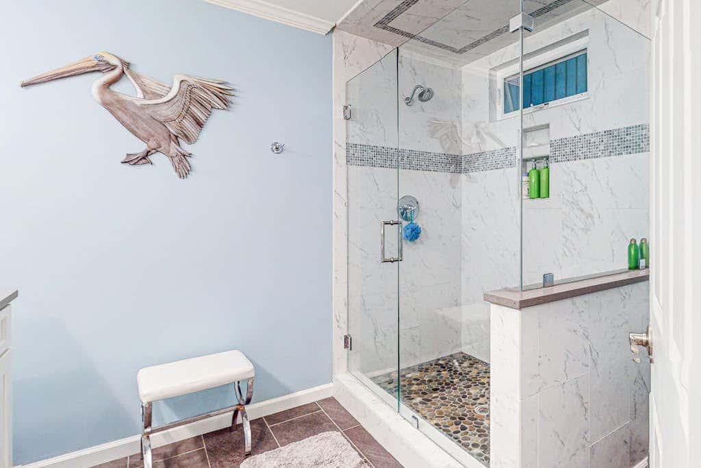 Bright & Beachy Dog Friendly Villa with Shared Pool