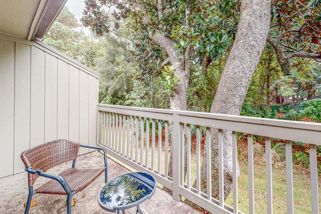 Bright & Beachy Dog Friendly Villa with Shared Pool