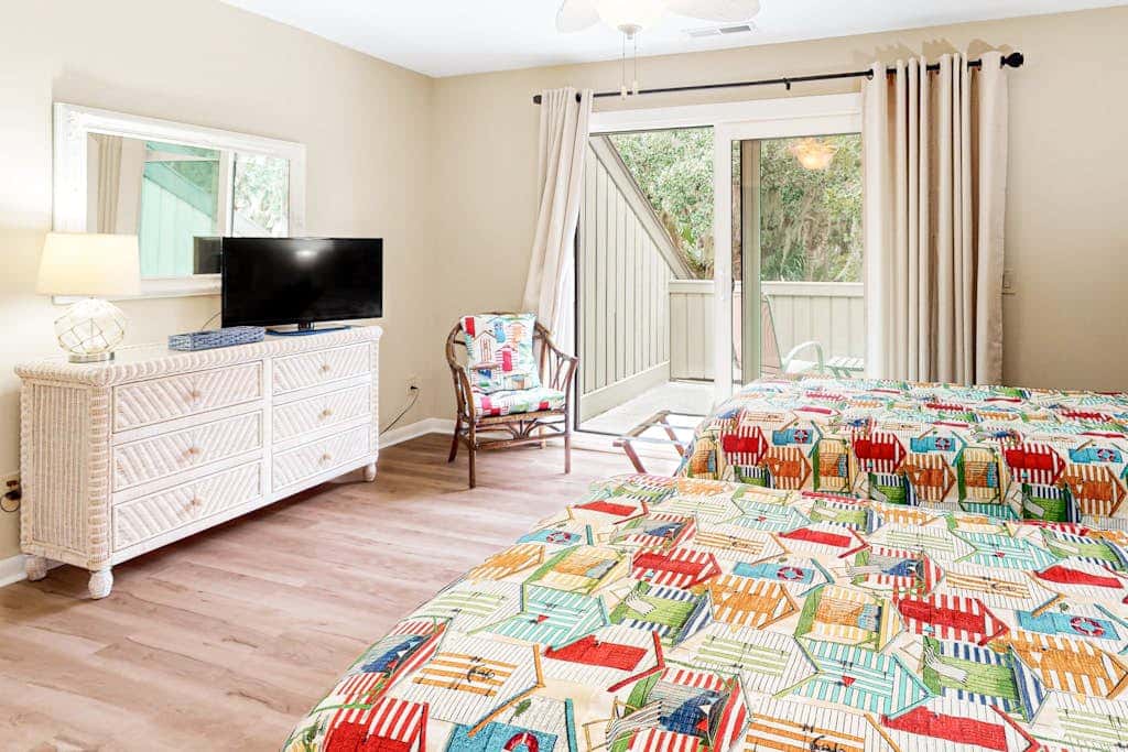 Bright & Beachy Dog Friendly Villa with Shared Pool