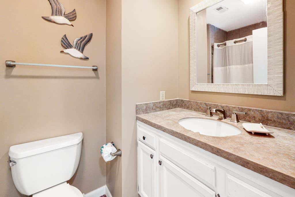 Bright & Beachy Dog Friendly Villa with Shared Pool