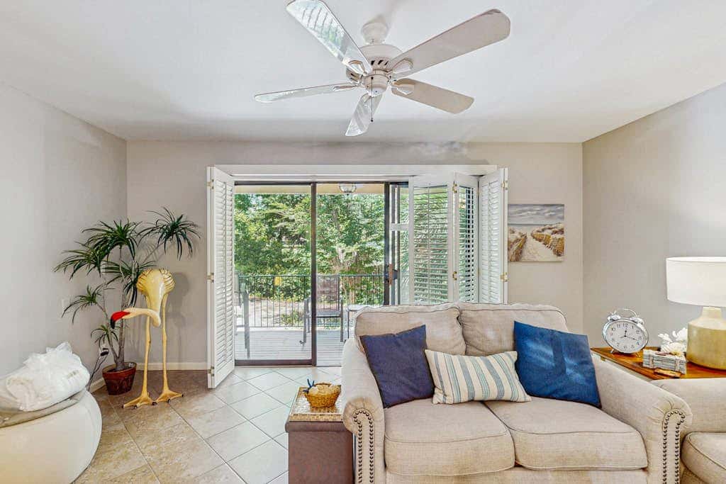 Conveniently Located Vacation Condo with Shared Pool & Tennis Court, Free WiFi, AC
